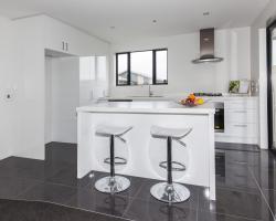 006 Open2view ID343476 10 urihia st6